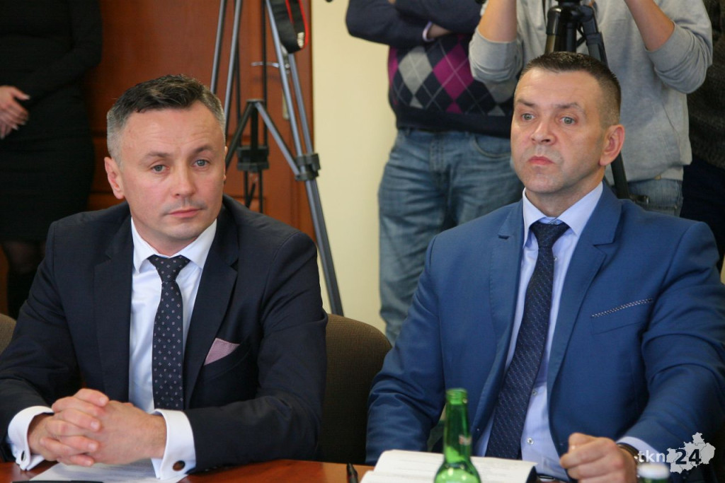 Na żywo: Kto będzie rządził powiatem koneckim? Andrzej Lenart nowym Starostą Koneckim!
