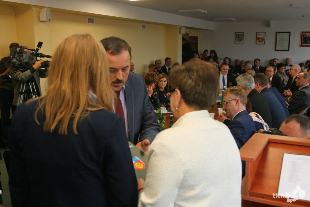 Na żywo: Kto będzie rządził powiatem koneckim? Andrzej Lenart nowym Starostą Koneckim!