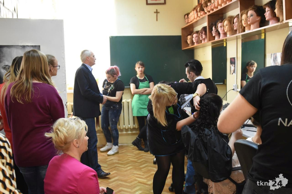 Młodzi fryzjerzy rywalizowali w międzyszkolnym konkursie [zdjęcia]