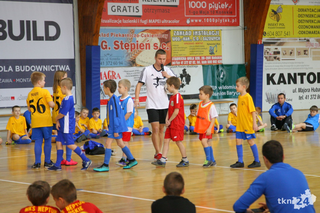 Mikołajkowy turniej Akademii Piłkarskiej z pokazem Freestyle Footballu [wideo, zdjęcia]