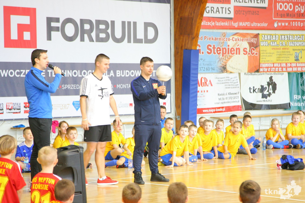 Mikołajkowy turniej Akademii Piłkarskiej z pokazem Freestyle Footballu [wideo, zdjęcia]