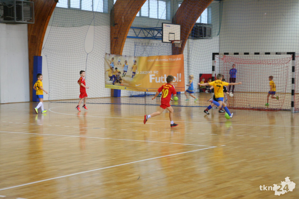 Mikołajkowy turniej Akademii Piłkarskiej z pokazem Freestyle Footballu [wideo, zdjęcia]