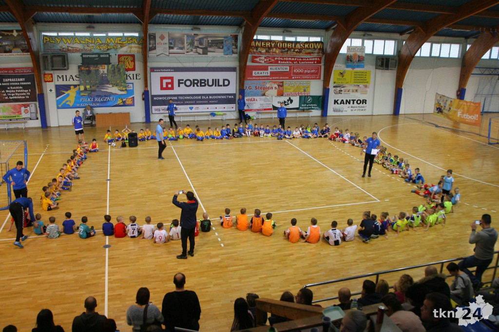 Mikołajkowy turniej Akademii Piłkarskiej z pokazem Freestyle Footballu [wideo, zdjęcia]