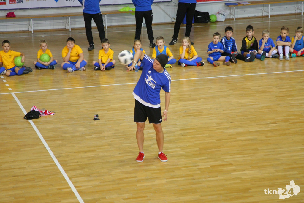 Mikołajkowy turniej Akademii Piłkarskiej z pokazem Freestyle Footballu [wideo, zdjęcia]