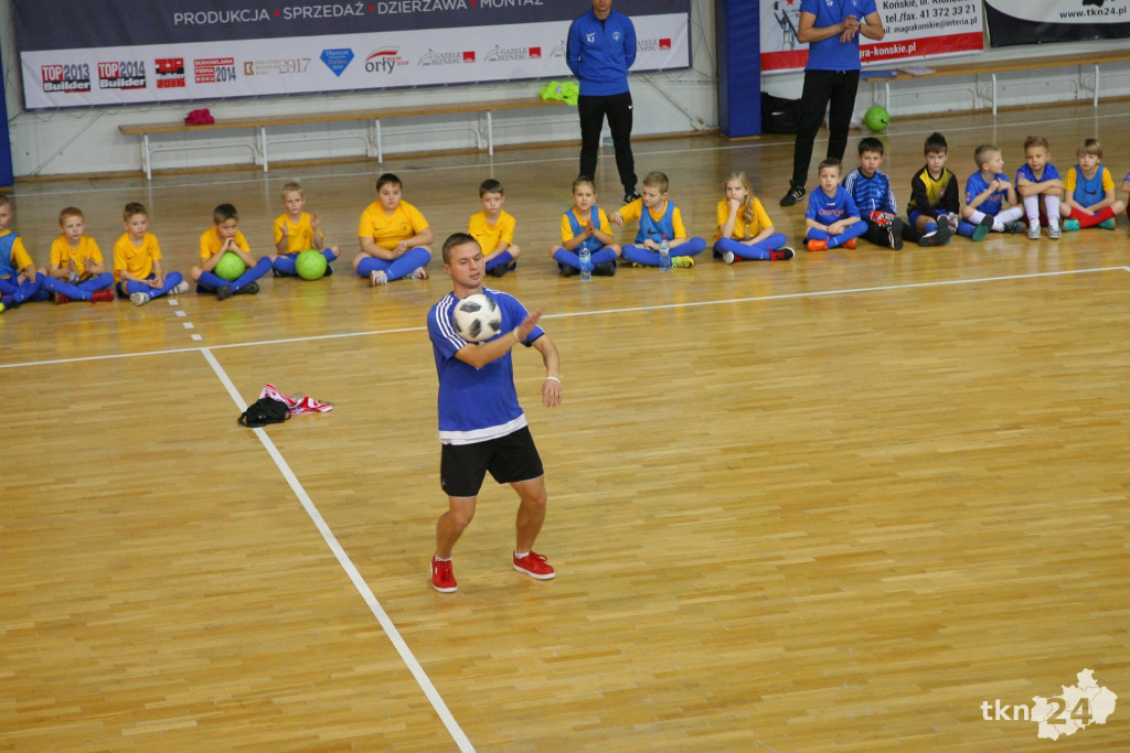 Mikołajkowy turniej Akademii Piłkarskiej z pokazem Freestyle Footballu [wideo, zdjęcia]