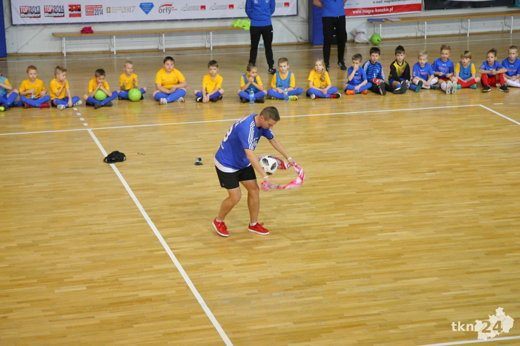 Mikołajkowy turniej Akademii Piłkarskiej z pokazem Freestyle Footballu [wideo, zdjęcia]