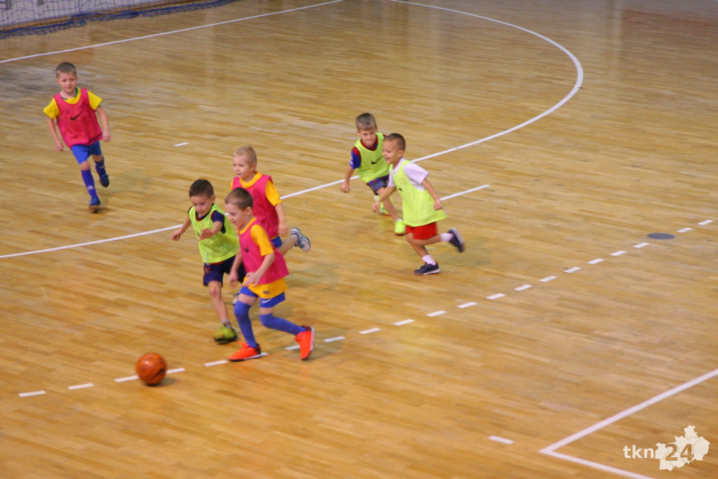 Mikołajkowy turniej Akademii Piłkarskiej z pokazem Freestyle Footballu [wideo, zdjęcia]