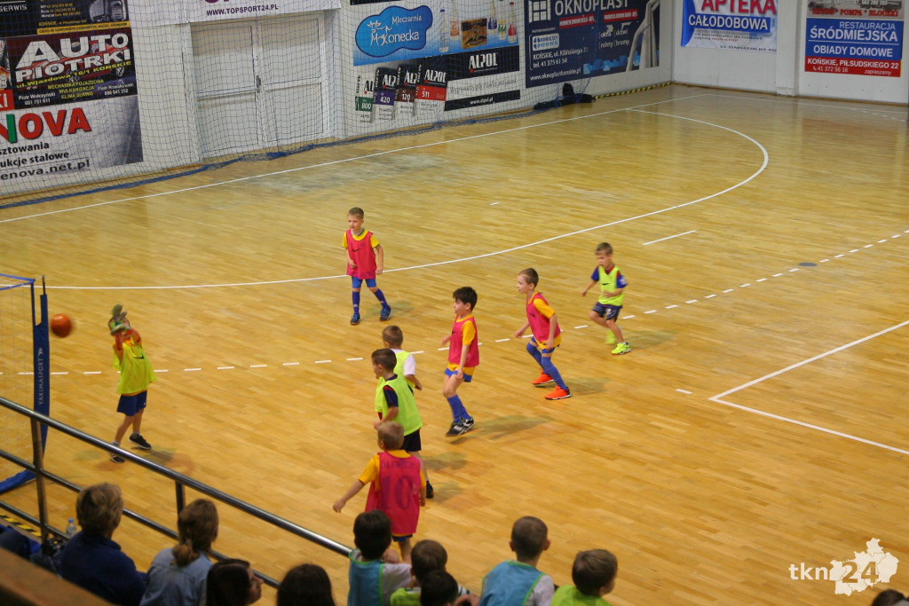 Mikołajkowy turniej Akademii Piłkarskiej z pokazem Freestyle Footballu [wideo, zdjęcia]