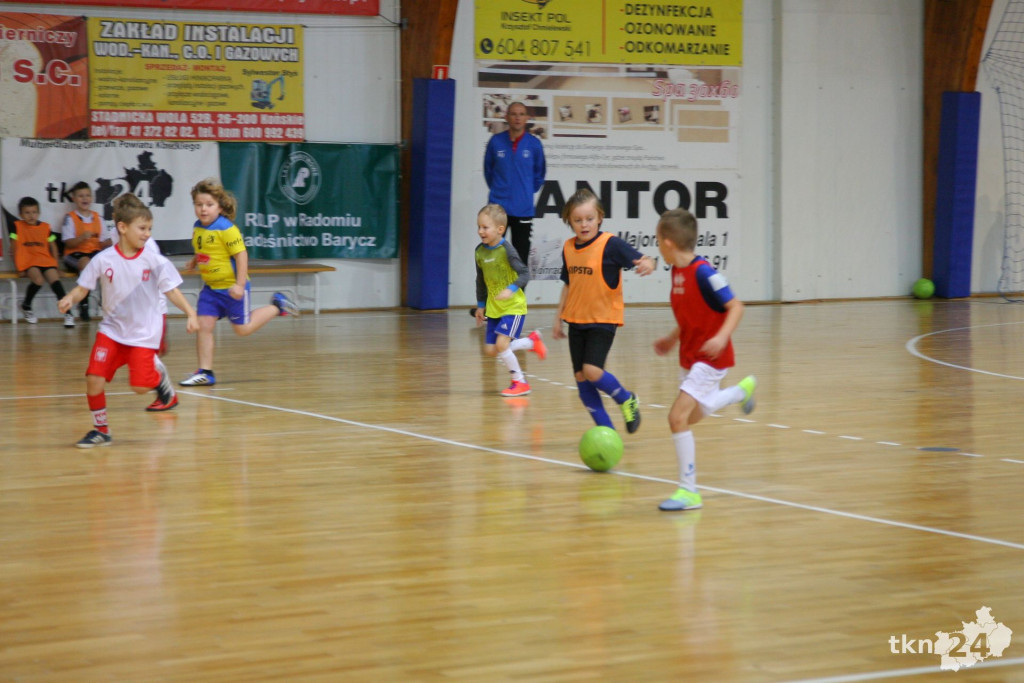 Mikołajkowy turniej Akademii Piłkarskiej z pokazem Freestyle Footballu [wideo, zdjęcia]