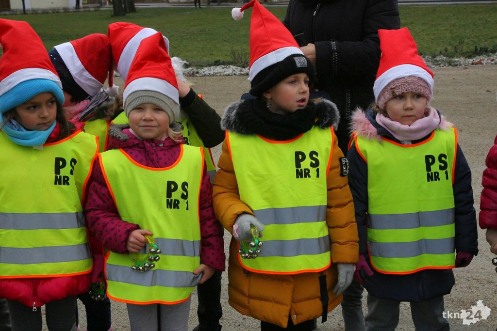 Relacja wideo: Zapalenie lampek na choince w Końskich! [wideo, zdjęcia]