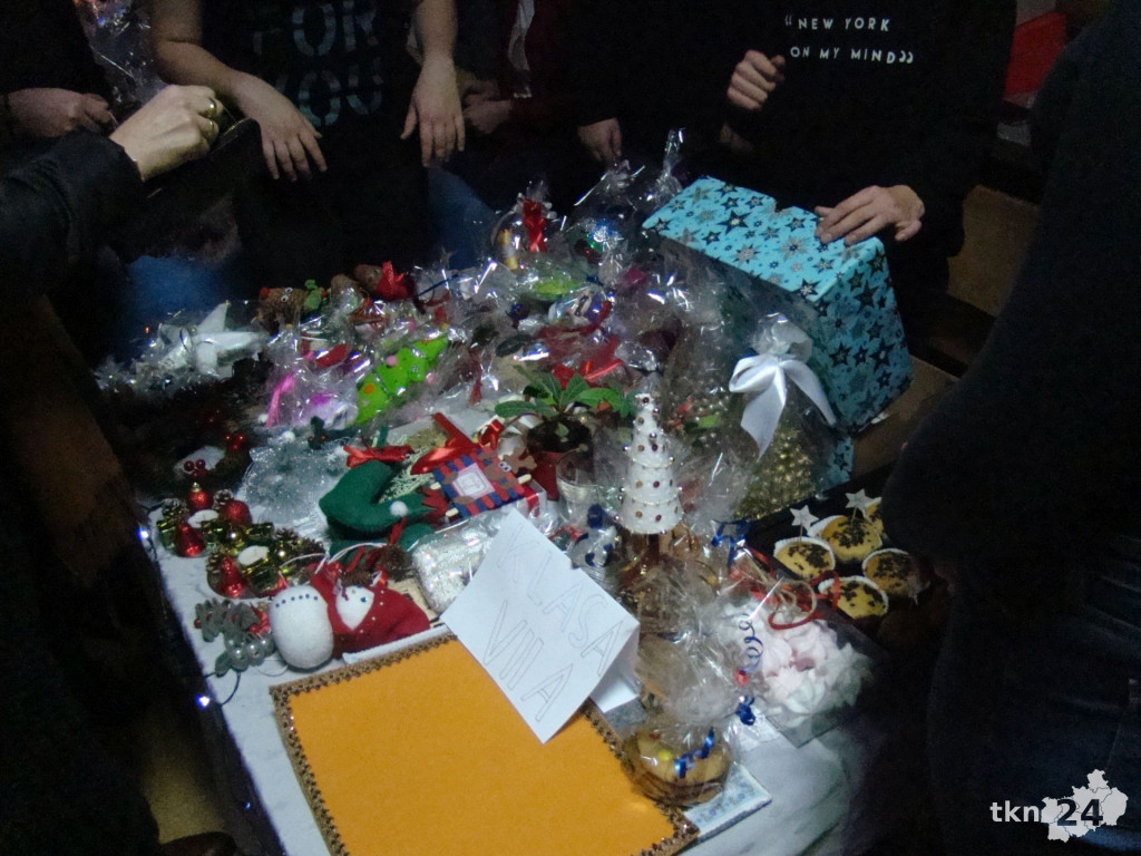 Tłumy na kiermaszu w Dwójce! [wideo, zdjęcia]