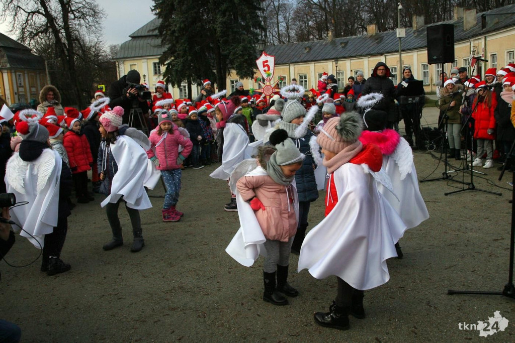 Relacja wideo: Zapalenie lampek na choince w Końskich! [wideo, zdjęcia]