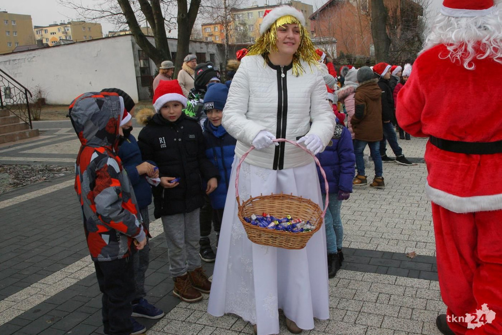 W Mikołajki rozświetlono choinkę w Stąporkowie [fotorelacja]