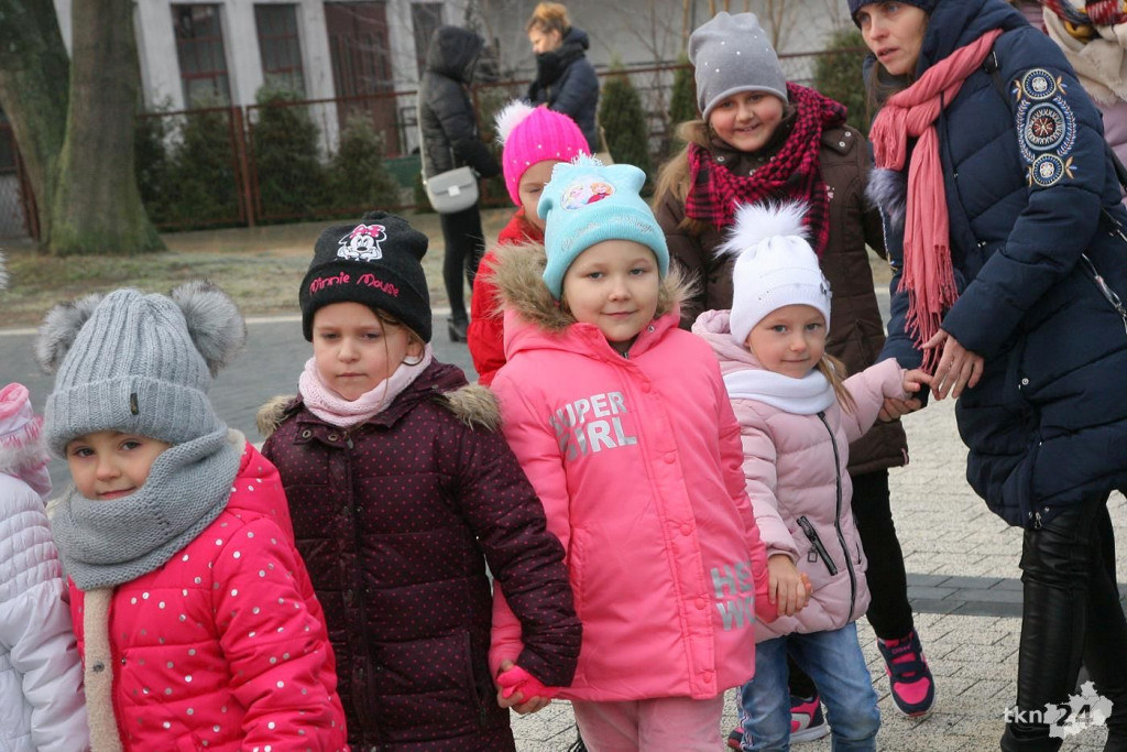 W Mikołajki rozświetlono choinkę w Stąporkowie [fotorelacja]