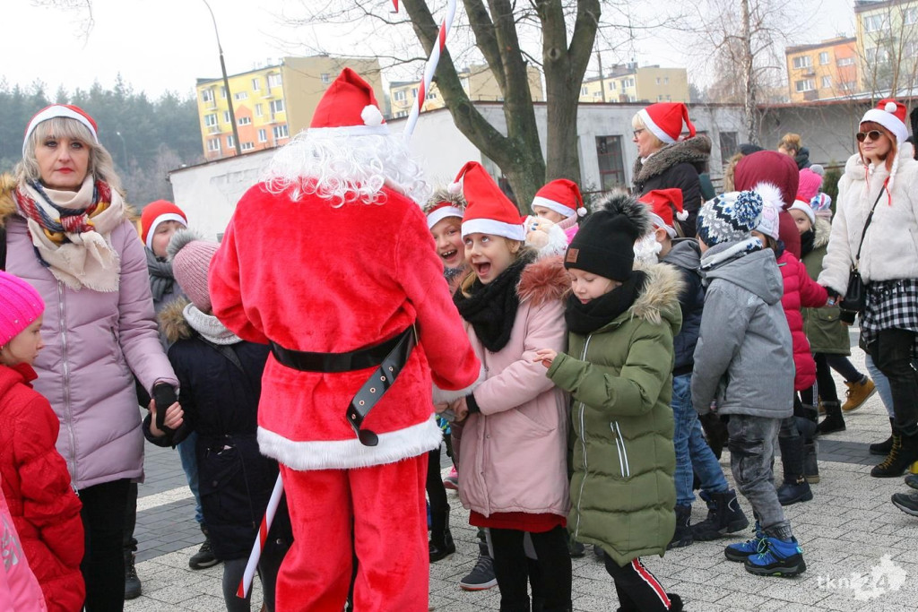 W Mikołajki rozświetlono choinkę w Stąporkowie [fotorelacja]