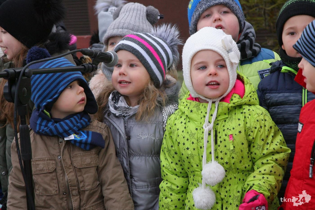 W Mikołajki rozświetlono choinkę w Stąporkowie [fotorelacja]