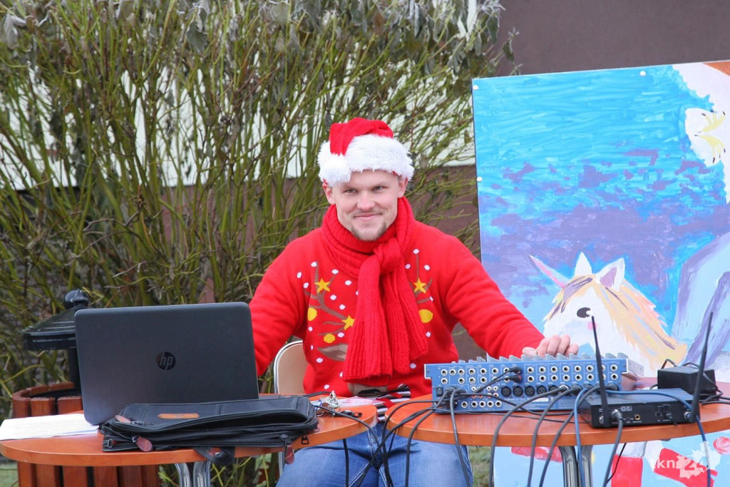 W Mikołajki rozświetlono choinkę w Stąporkowie [fotorelacja]
