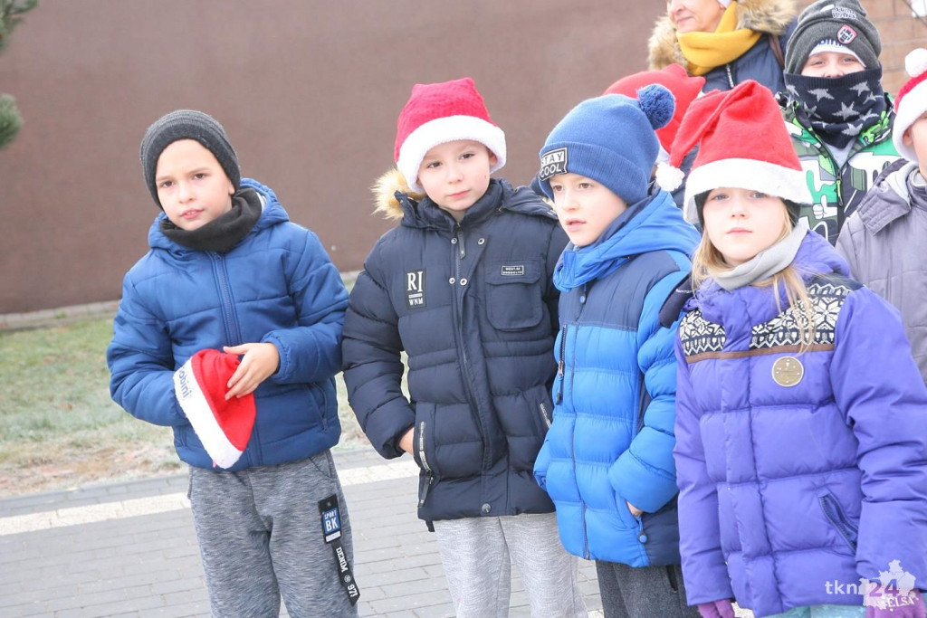 Relacja wideo: Iluminacja choinki w Stąporkowie
