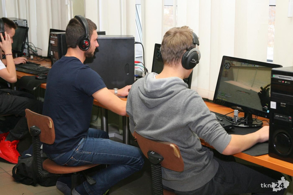 Esport na Mikołajki w Mechaniku [wideo, zdjęcia]