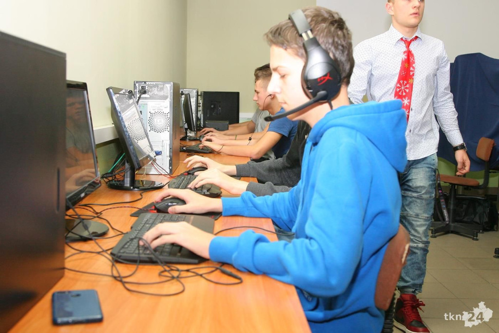 Esport na Mikołajki w Mechaniku [wideo, zdjęcia]