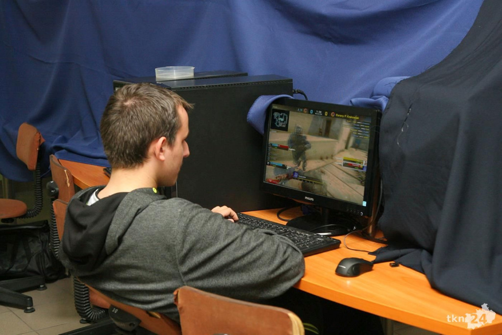 Esport na Mikołajki w Mechaniku [wideo, zdjęcia]