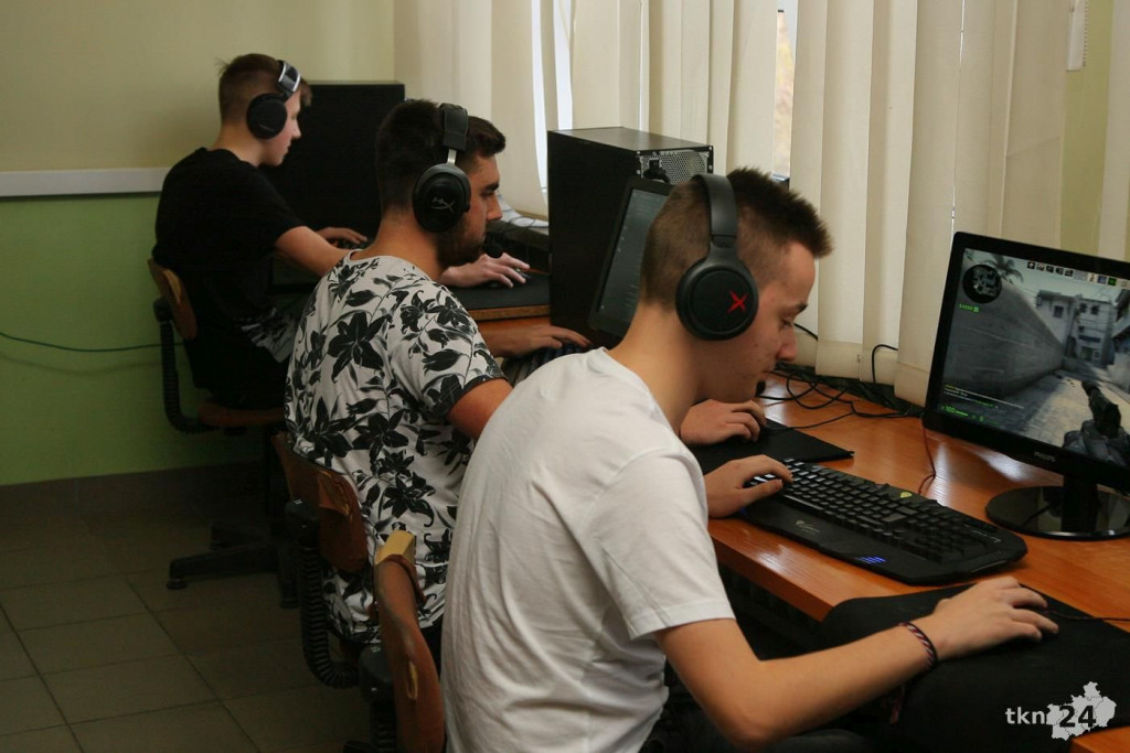 Esport na Mikołajki w Mechaniku [wideo, zdjęcia]