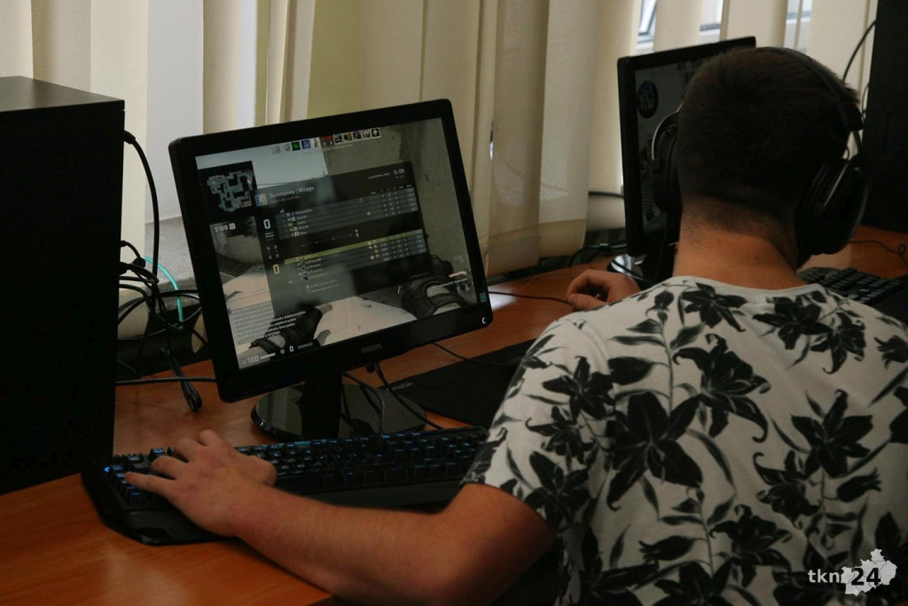 Esport na Mikołajki w Mechaniku [wideo, zdjęcia]