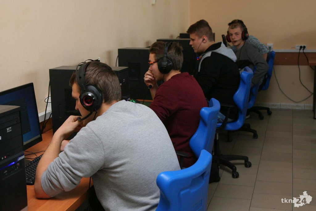 Esport na Mikołajki w Mechaniku [wideo, zdjęcia]