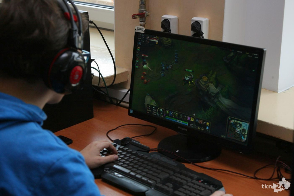 Esport na Mikołajki w Mechaniku [wideo, zdjęcia]
