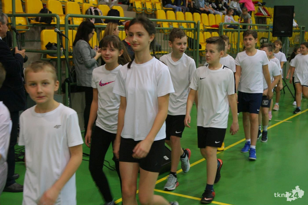 XVI Mikołajkowy Turniej Gier i Zabaw Szkół Podstawowych. Fotorelacja