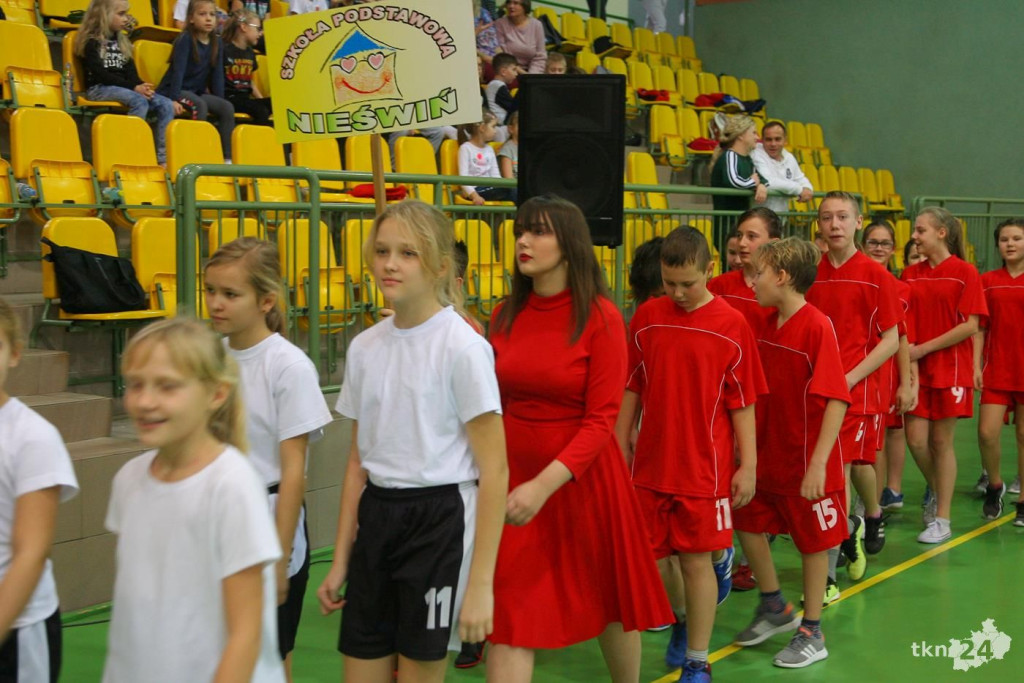 XVI Mikołajkowy Turniej Gier i Zabaw Szkół Podstawowych. Fotorelacja