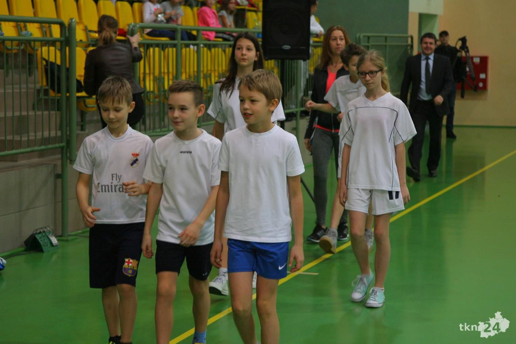 XVI Mikołajkowy Turniej Gier i Zabaw Szkół Podstawowych. Fotorelacja
