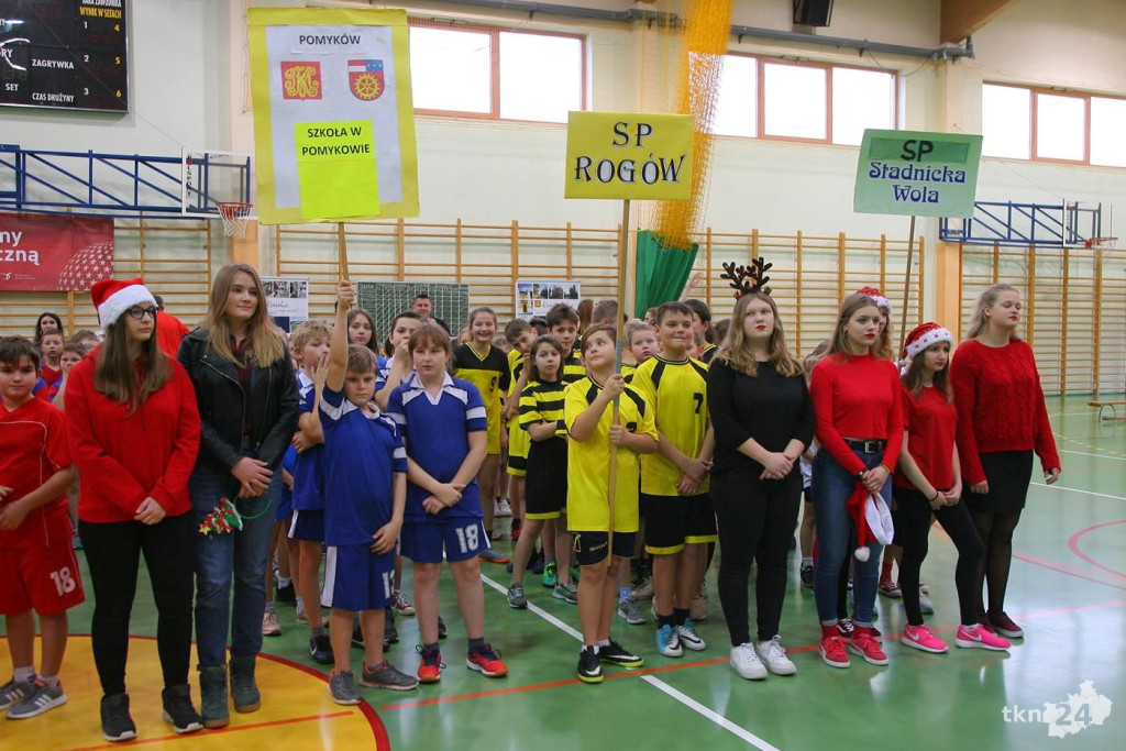 XVI Mikołajkowy Turniej Gier i Zabaw Szkół Podstawowych. Fotorelacja