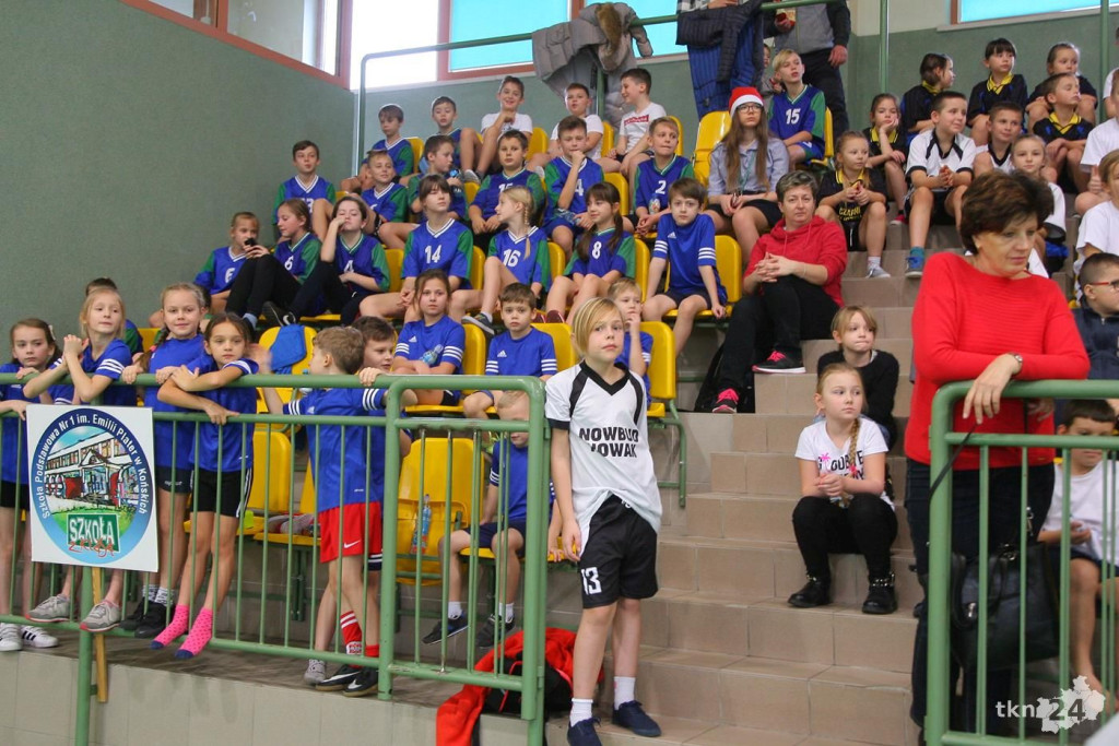 XVI Mikołajkowy Turniej Gier i Zabaw Szkół Podstawowych. Fotorelacja