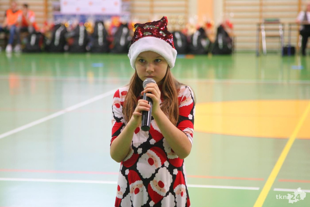 XVI Mikołajkowy Turniej Gier i Zabaw Szkół Podstawowych. Fotorelacja