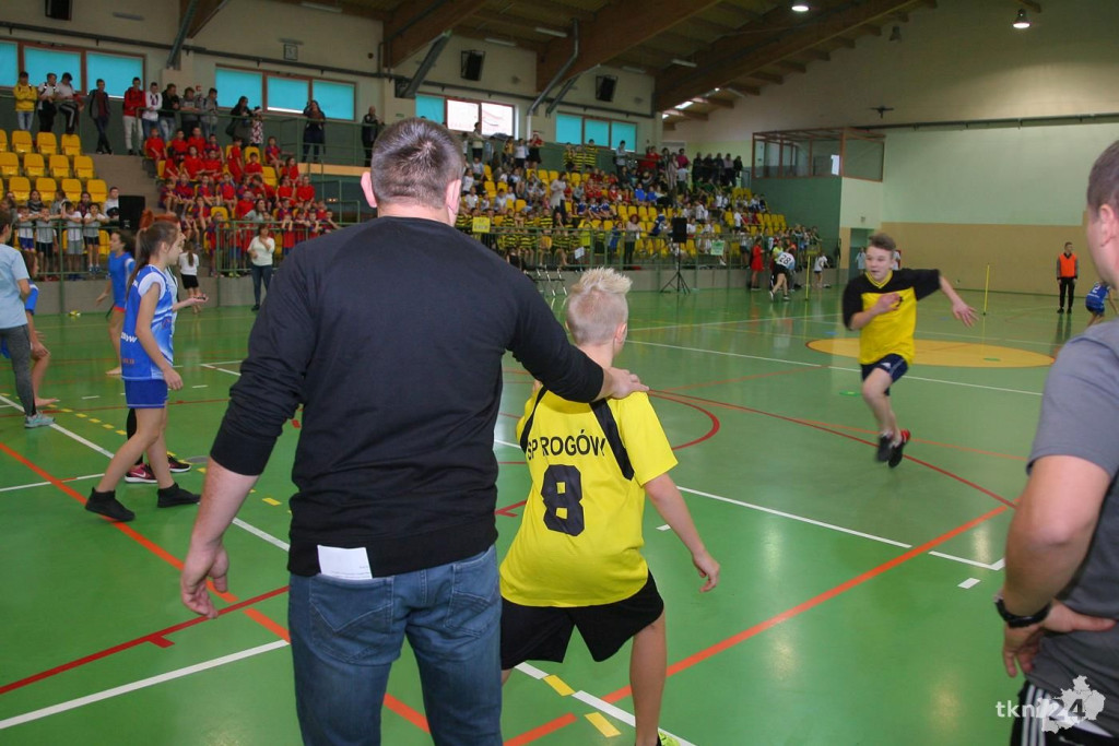 XVI Mikołajkowy Turniej Gier i Zabaw Szkół Podstawowych. Fotorelacja