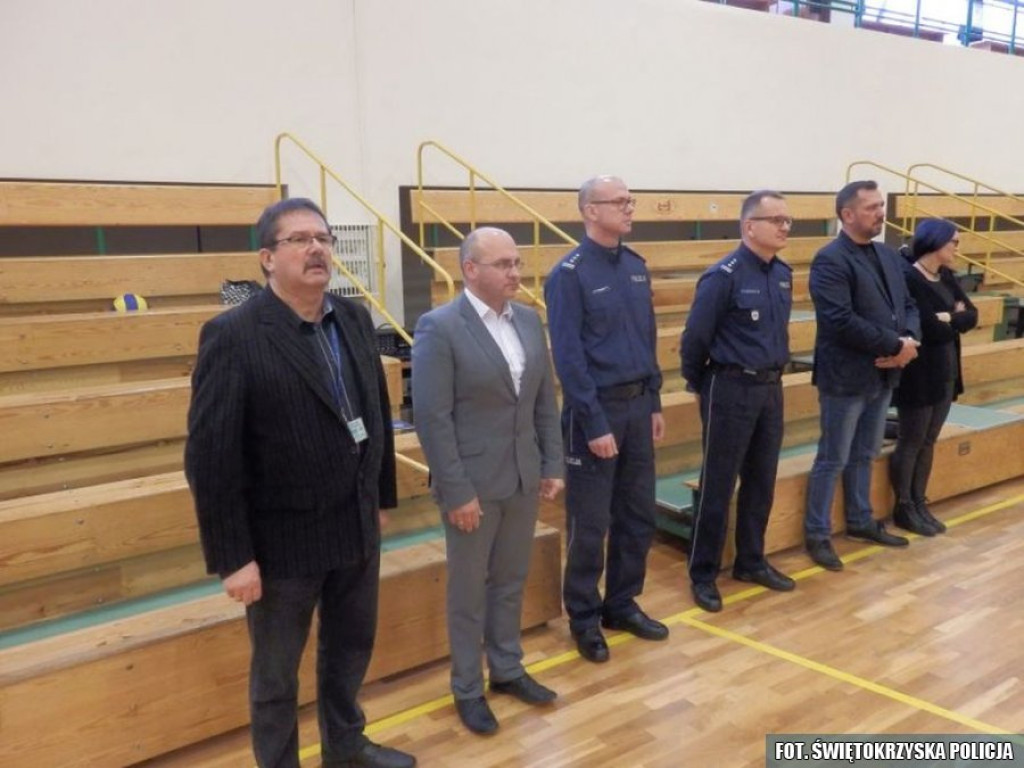 Koneccy policjanci znów zwyciężają w siatkarskim turnieju [zdjęcia]