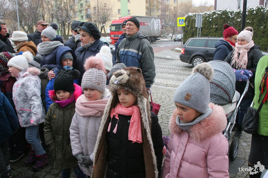 Końskie: Odsłonili pamiątkową płytę i zakopali kapsułę pamięci [wideo, zdjęcia]