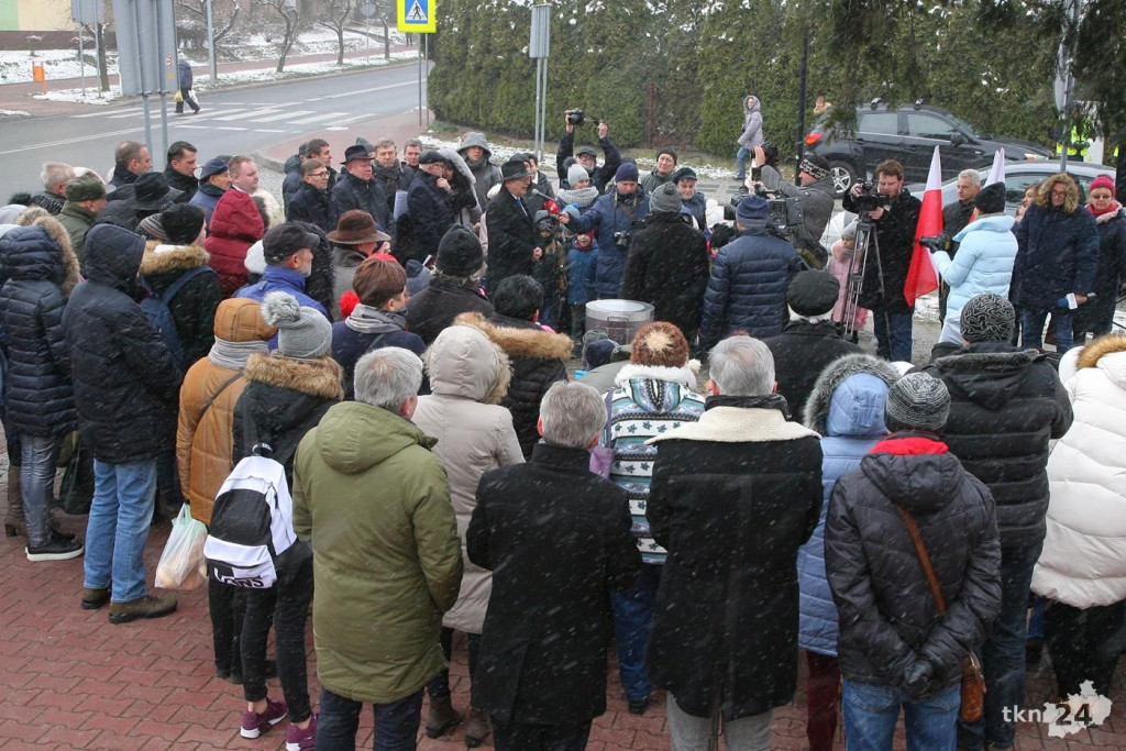 Końskie: Odsłonili pamiątkową płytę i zakopali kapsułę pamięci [wideo, zdjęcia]