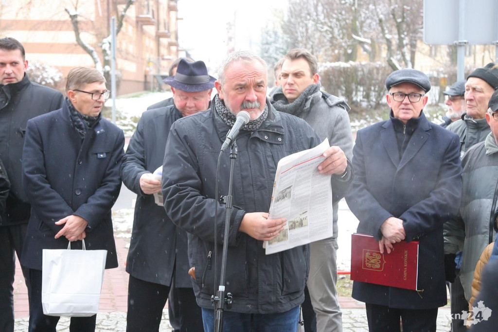 Końskie: Odsłonili pamiątkową płytę i zakopali kapsułę pamięci [wideo, zdjęcia]