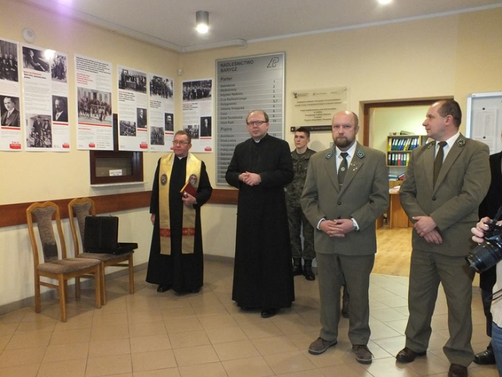 Odsłonili pamiątkową tablicę w biurze Nadleśnictwa Barycz [zdjęcia]