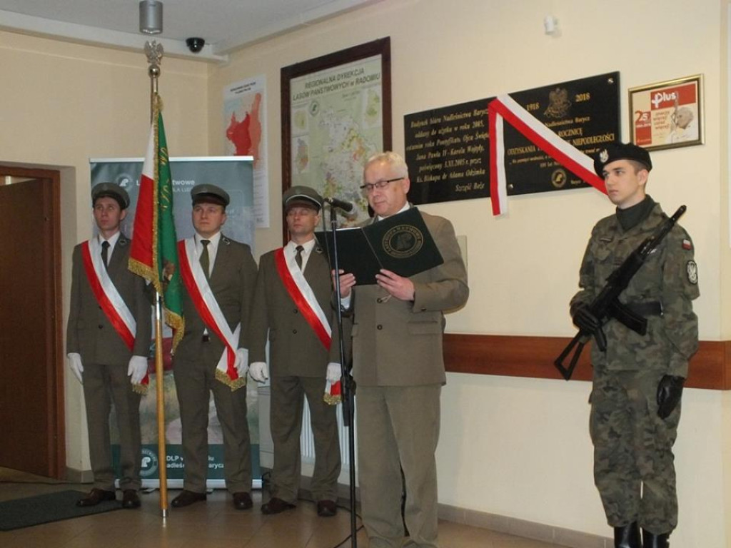 Odsłonili pamiątkową tablicę w biurze Nadleśnictwa Barycz [zdjęcia]