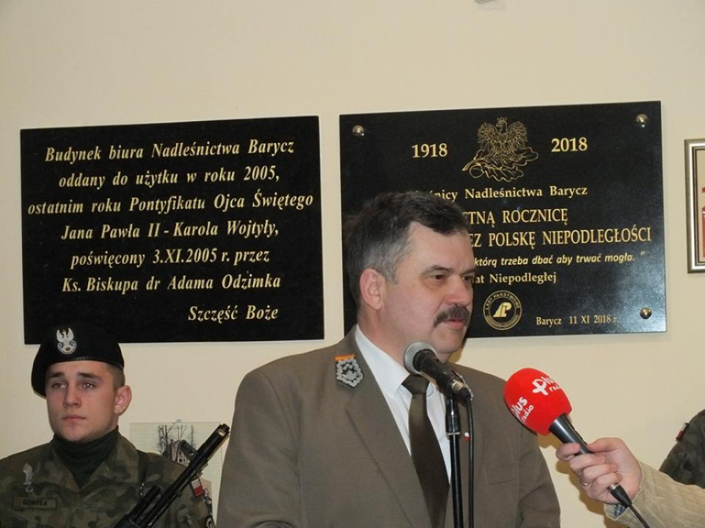 Odsłonili pamiątkową tablicę w biurze Nadleśnictwa Barycz [zdjęcia]