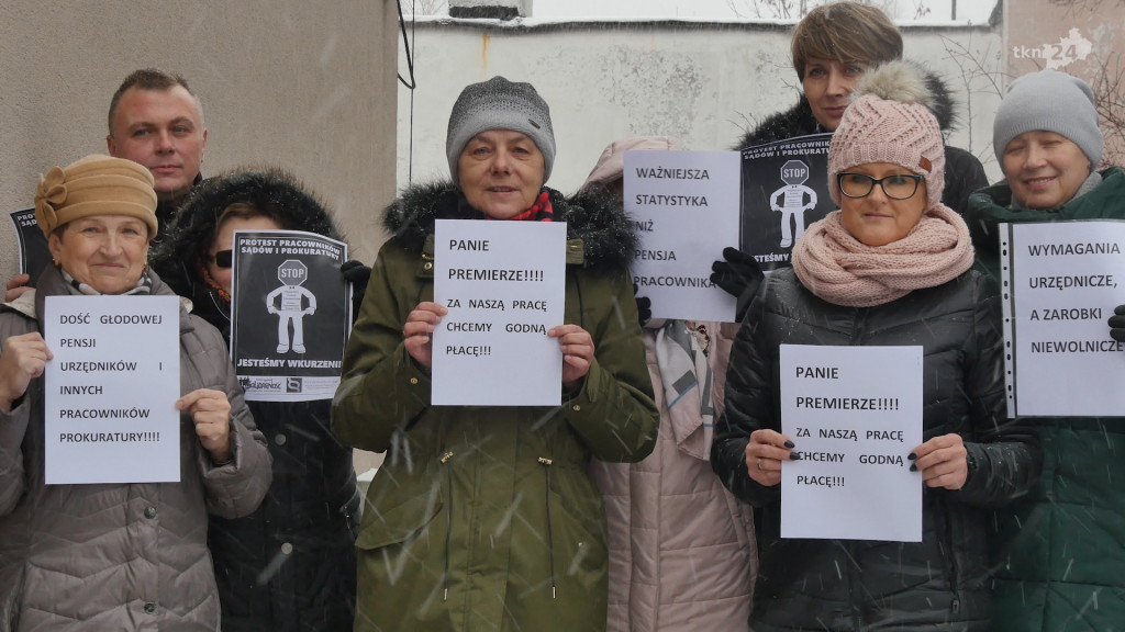Końskie: Protestują pracownicy Prokuratury Rejonowej [wideo, zdjęcia]