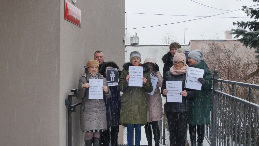 Końskie: Protestują pracownicy Prokuratury Rejonowej [wideo, zdjęcia]