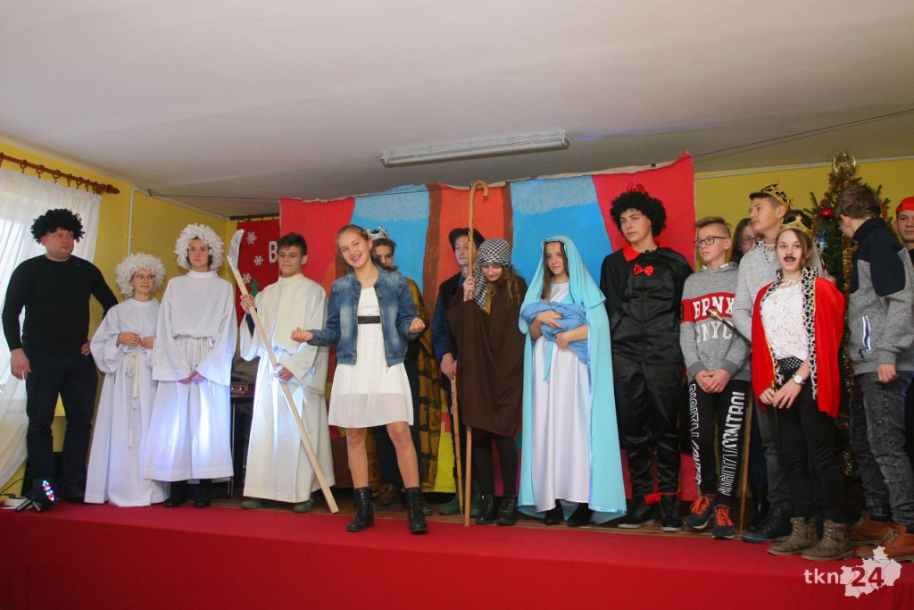 W Słupi Koneckiej na wspólnej wigilii spotkali się samotni i seniorzy [wideo, zdjęcia]