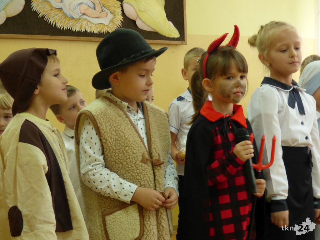 Piękne Jasełka przygotowały mieszkańców gminy Ruda Maleniecka do świąt [zdjęcia]