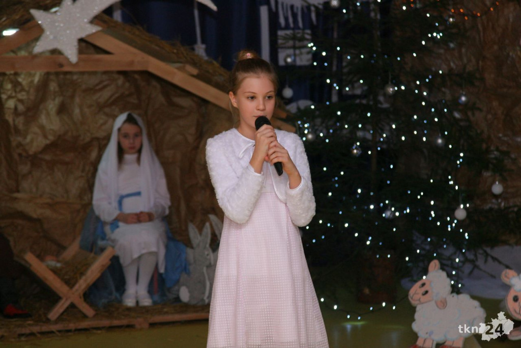 W Prywatnej Szkole Podstawowej podczas jasełek połączyli tradycję i nowoczesność [wideo, zdjęcia]