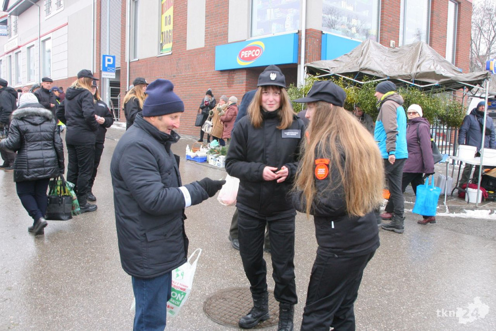 Policjanci rozdali mieszkańcom setki odblasków [wideo, zdjęcia]