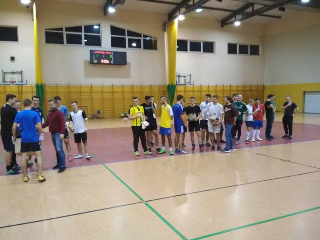 Grudniowe turnieje sportowe w gminie Fałków [zdjęcia]